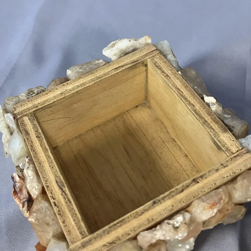 Handmade Stone Quartz Rock Encrusted Pyramid Trinket Jewelry Box Wood‎ Keepsake